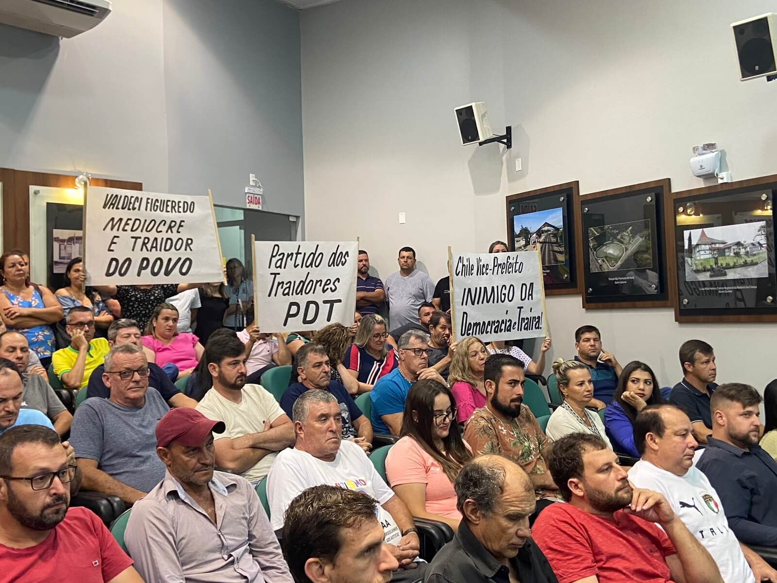 Galeria lotada na acirrada eleição da Câmara de Forquilhinha