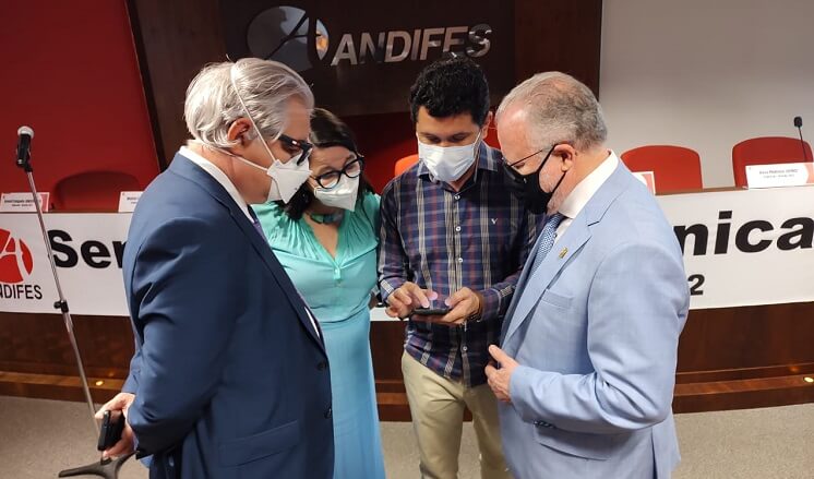 Reitor Irineu de Souza em Brasília