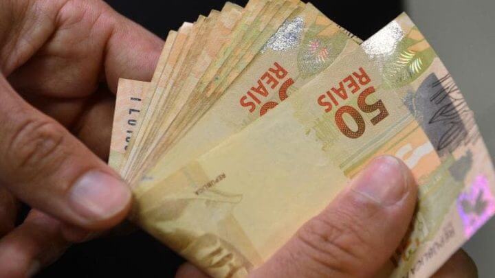 Governo federal assinou a MP que estabelece o salário mínimo pro próximo ano