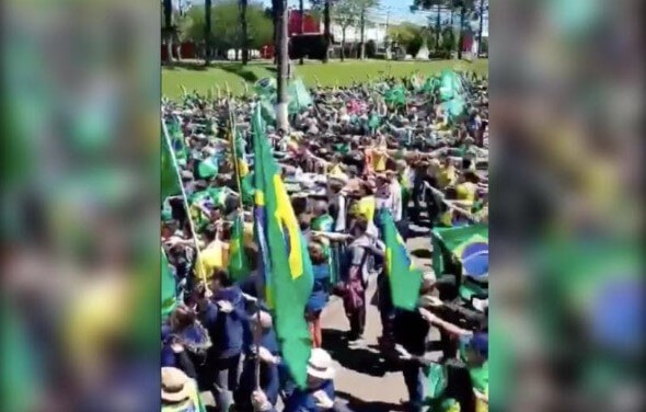 Gesto ocorreu durante bloqueio de estradas