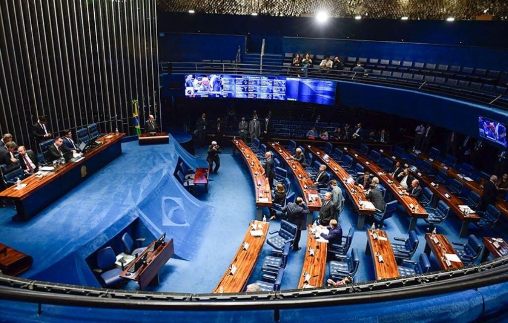 Para ser aprovada, PEC precisa ter 49 votos favoráveis