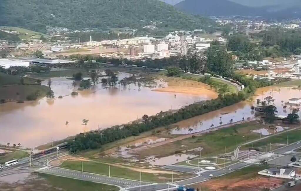 Santo Amaro da Imperatriz, na Grande Florianópolis, ficou alagada