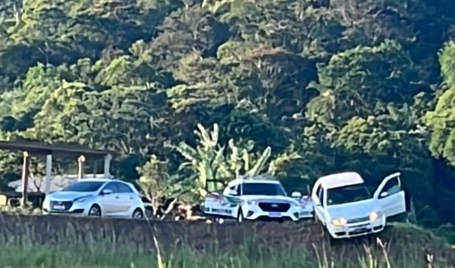 Homem chegou a bater de carro em uma casa e cair no barranco