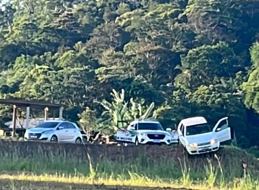 Homem chegou a bater de carro em uma casa e cair no barranco