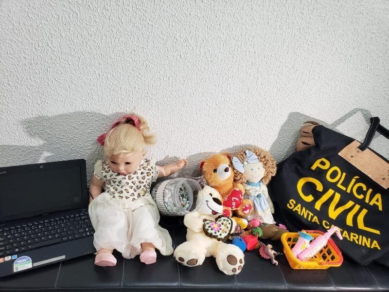 Materiais recolhidos na casa do agressor
