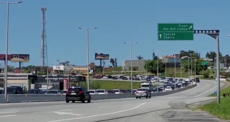 Movimento na SC-401, em Santo Antônio de Lisboa, por volta das 10h desta sexta-feira
