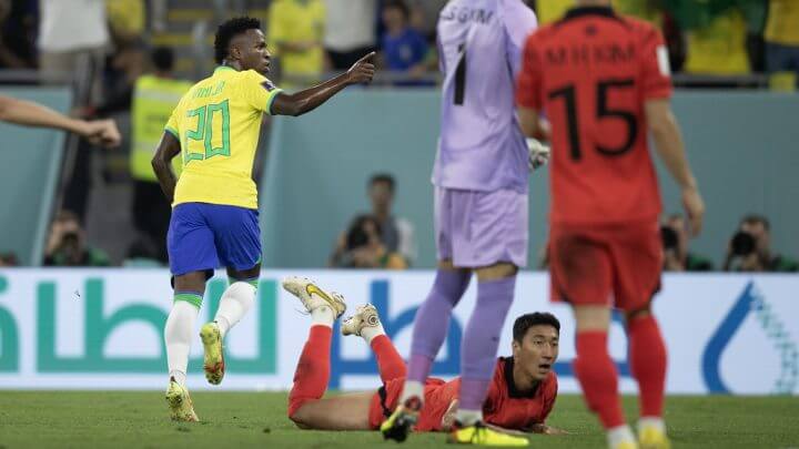 Viniciús Júnior comemora gol feito pelo Brasil contra a Coreia do Sul