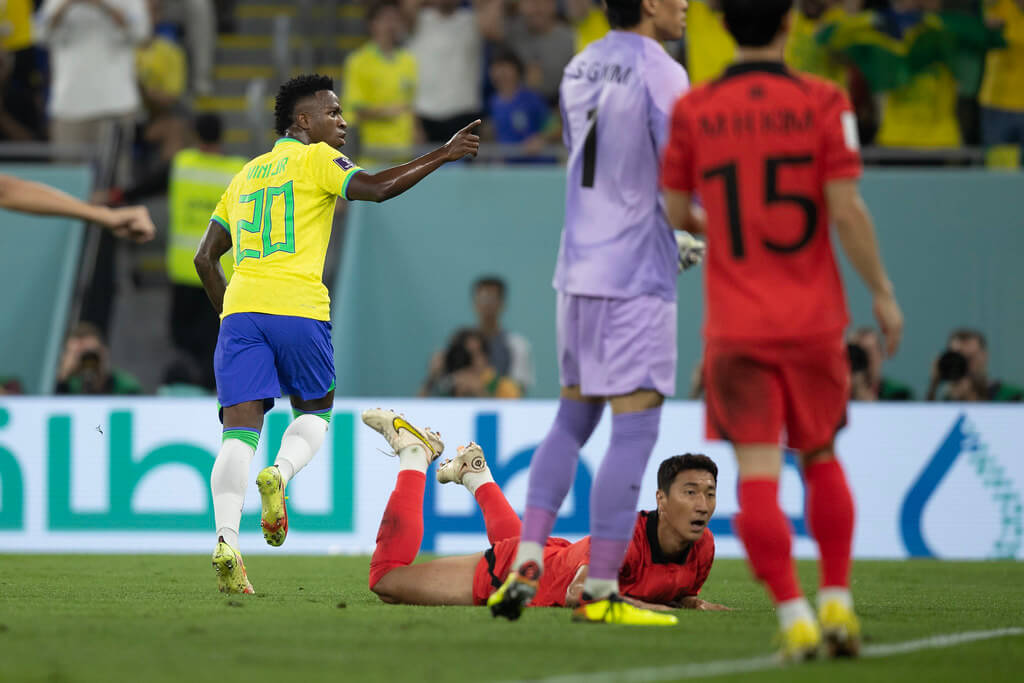 Viniciús Júnior comemora gol feito pelo Brasil contra a Coreia do Sul