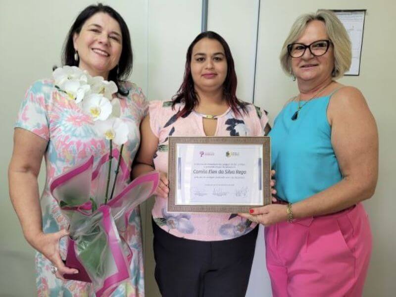 Sirley Schappo, Camila Elen e Nina Santin Camello seguram moção