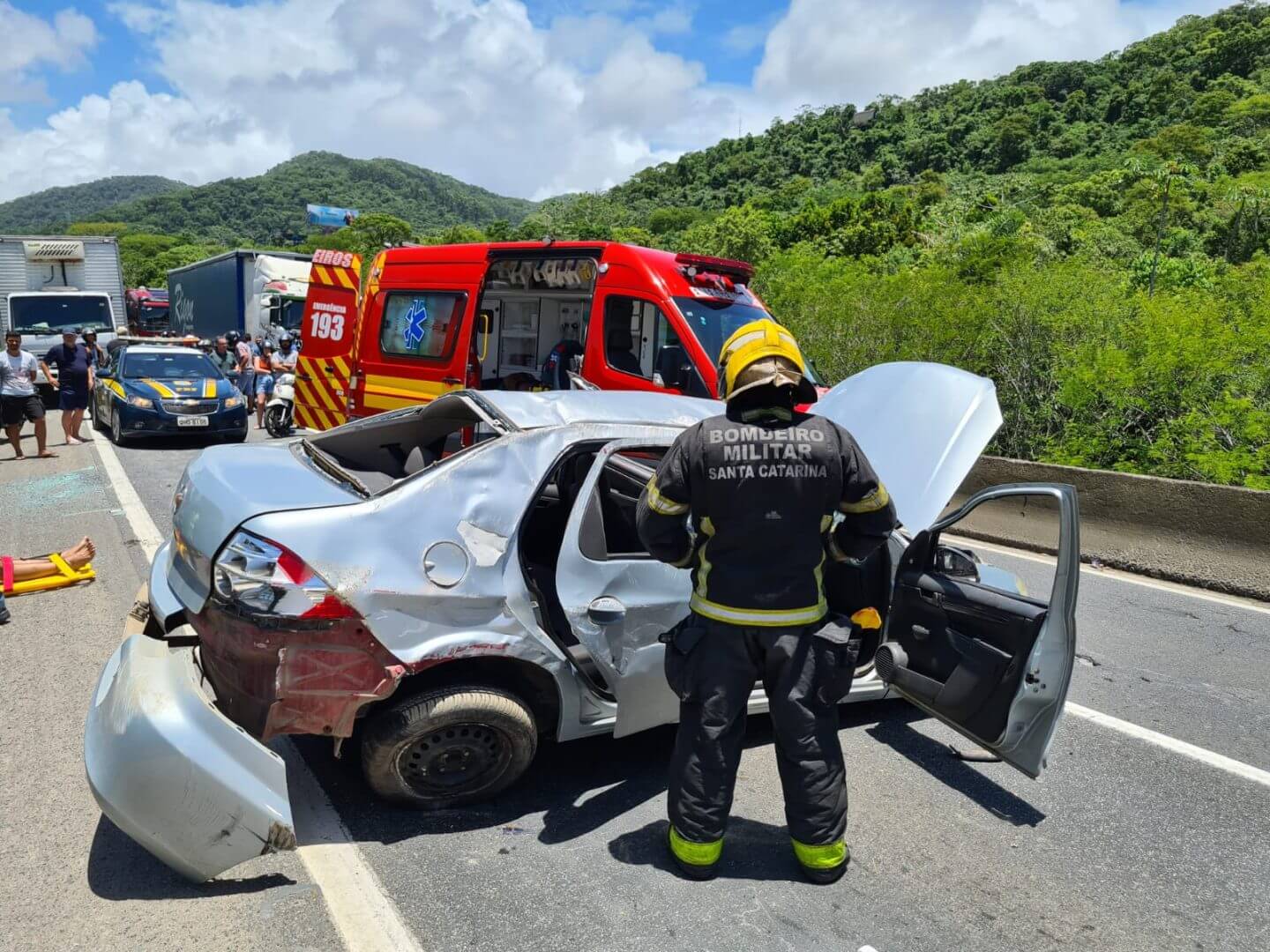 Bombeiros de duas cidades foram mobilizados no resgate