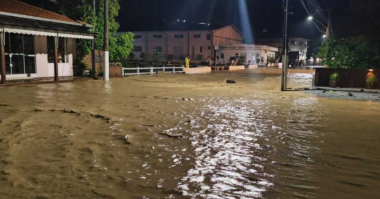 Rua alagada em Petrolândia