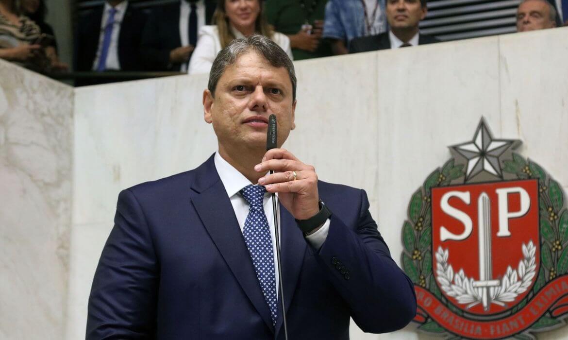 Tarcísio de Freitas é empossado na Alesp