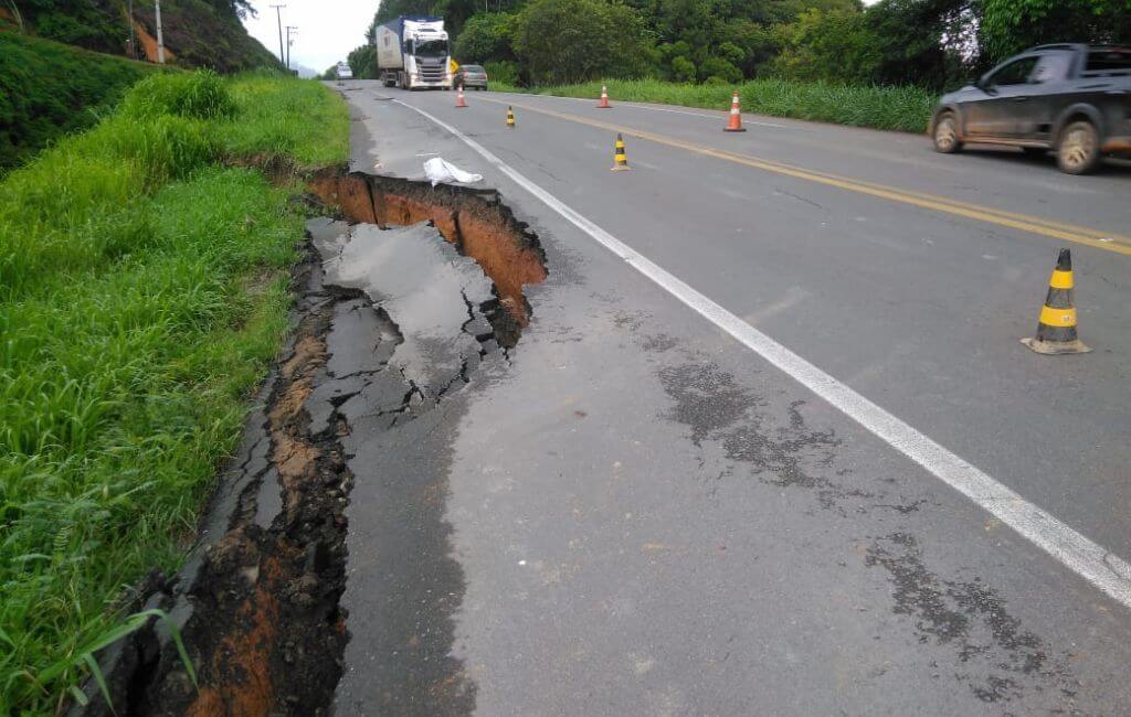 PRF sinalizou o local com cones para desvio