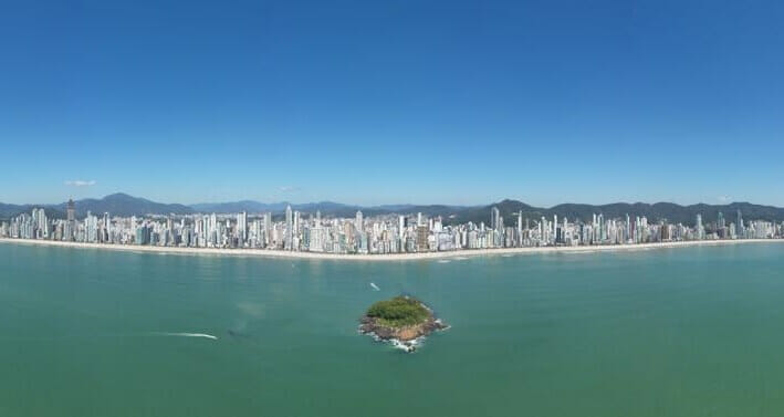 Em Balneário Camboriú, a valorização média foi três vezes maior que a nacional em 2022