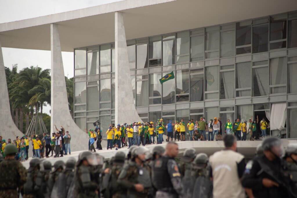 Bolsonaristas invadem Congresso, STF e Palácio do Planalto