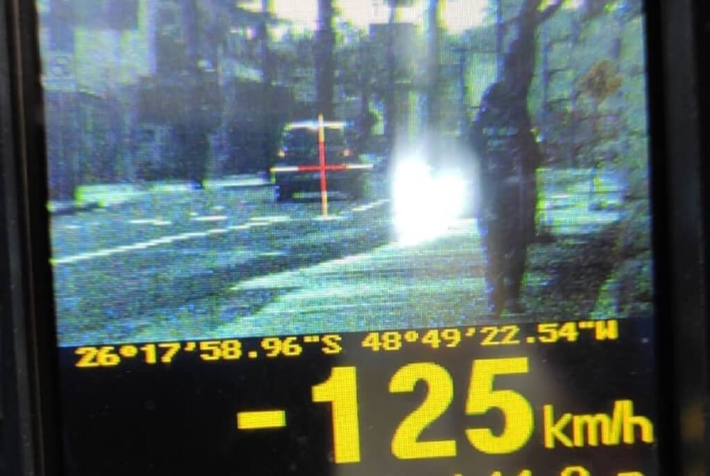 carro 125 kmh em joinville