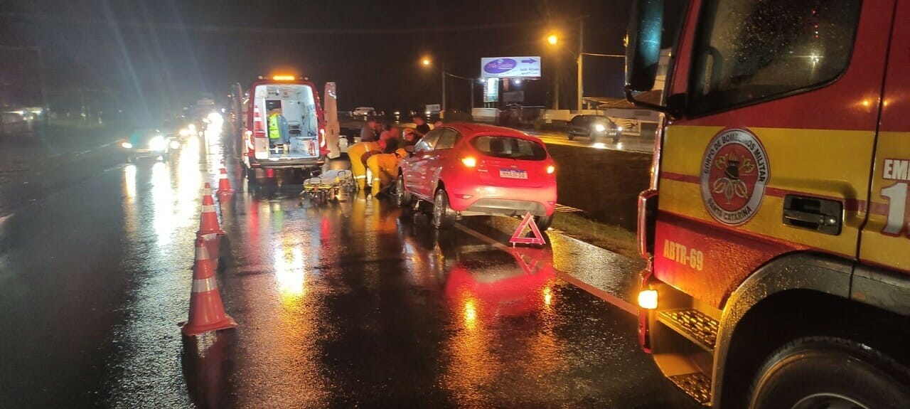 Vítima foi encontrada embaixo de um carro na BR-470