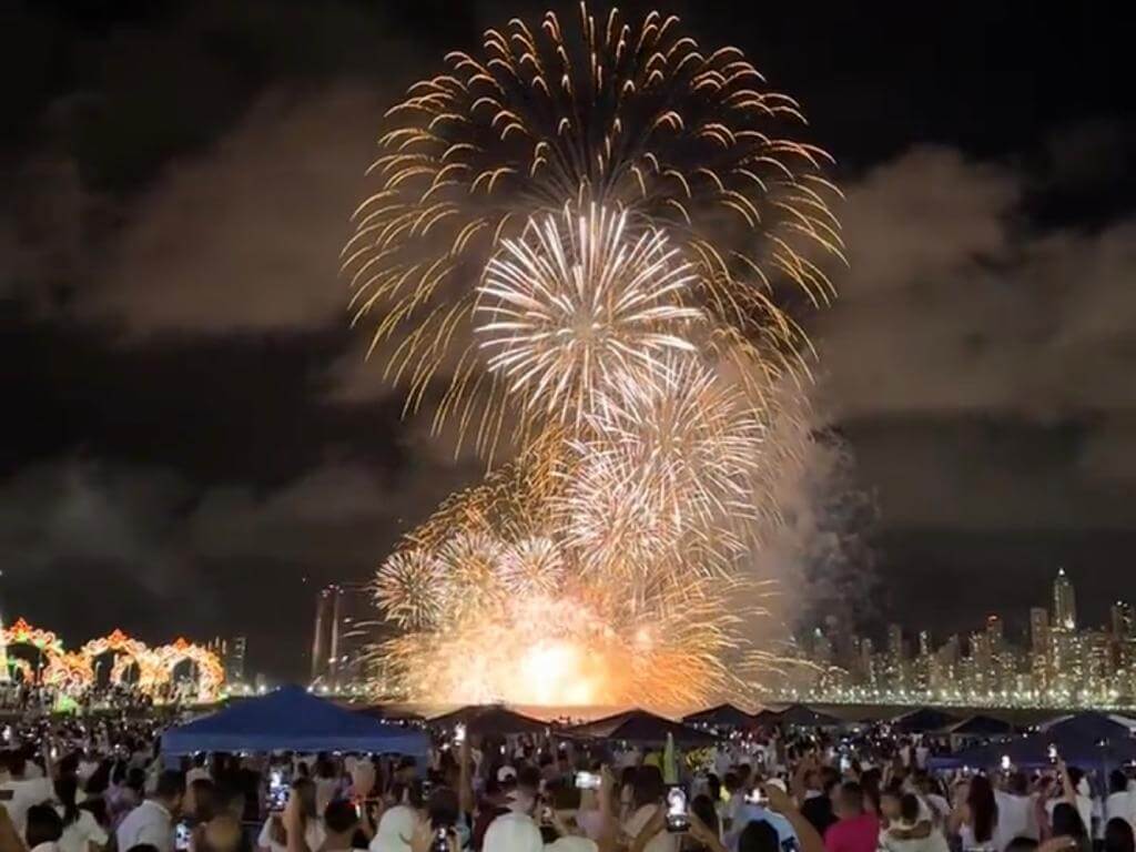 Estrondo durante show de fogos chamou atenção em BC