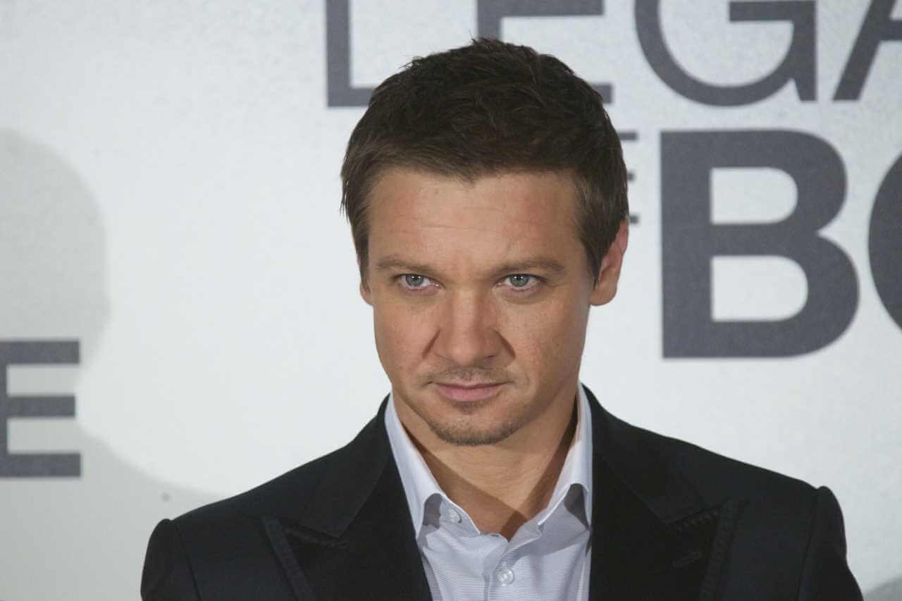 jeremy-renner-ator-gaviao-arqueiro