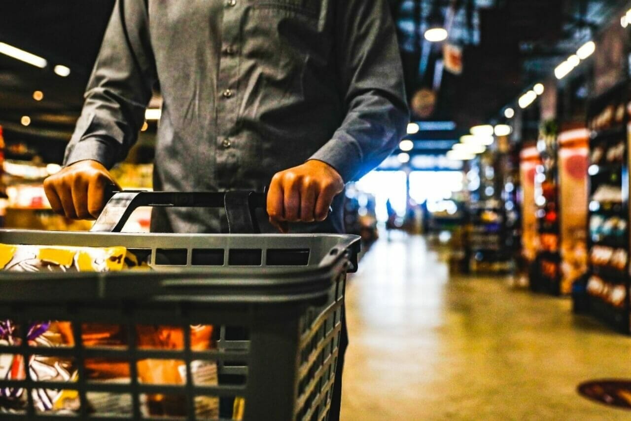 Alimentação e bebidas puxaram alta da inflação em 2022