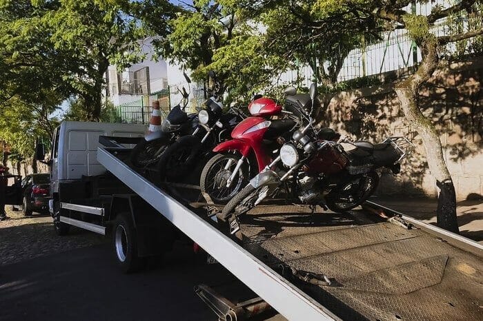 Biz vermelha estava com débitos desde 2014