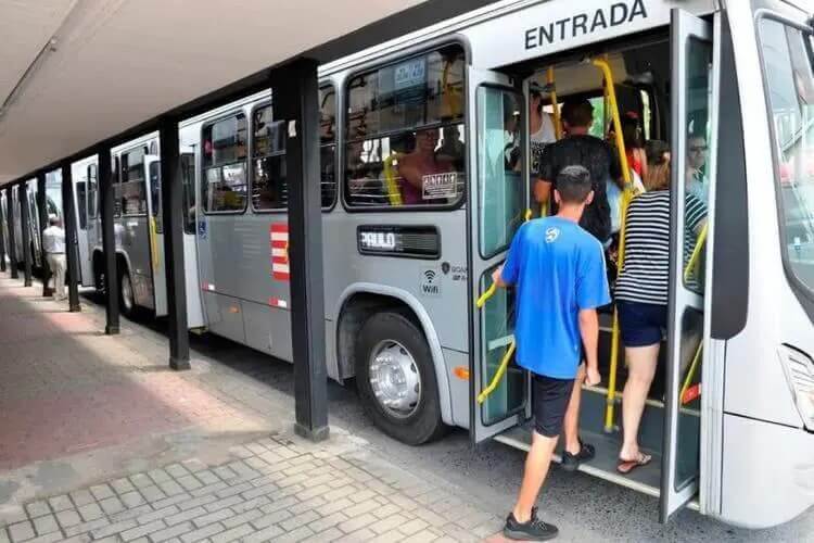 ônibus ar-condicionado blumenau