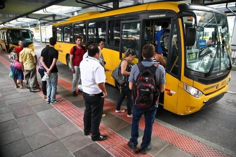 Ônibus executivo (Betina Humeres / Arquivo NSC Total)