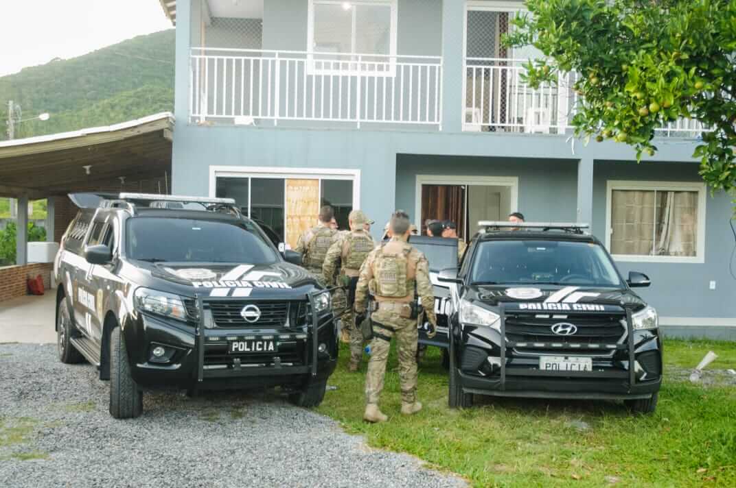 Operação prende sete pessoas em Garopaba e São José
