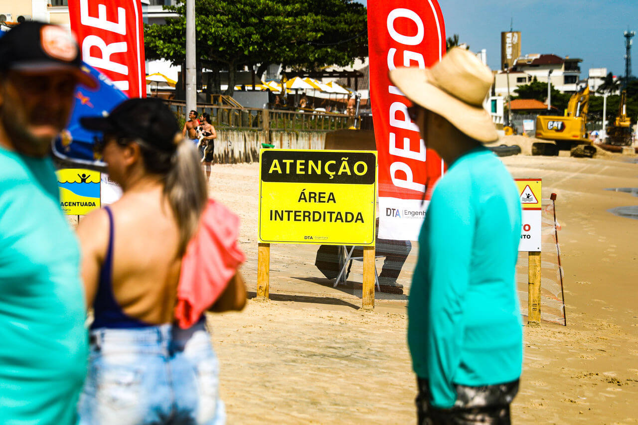 Canteiro de obras atrai turistas e curiosos