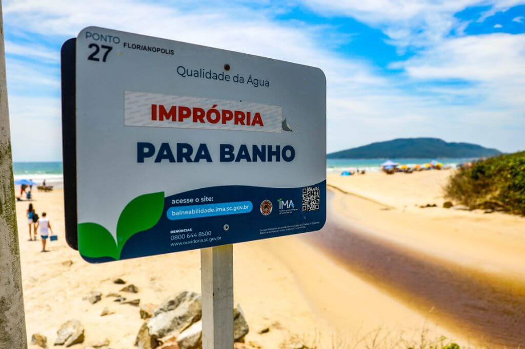 Praia de SC imprópria