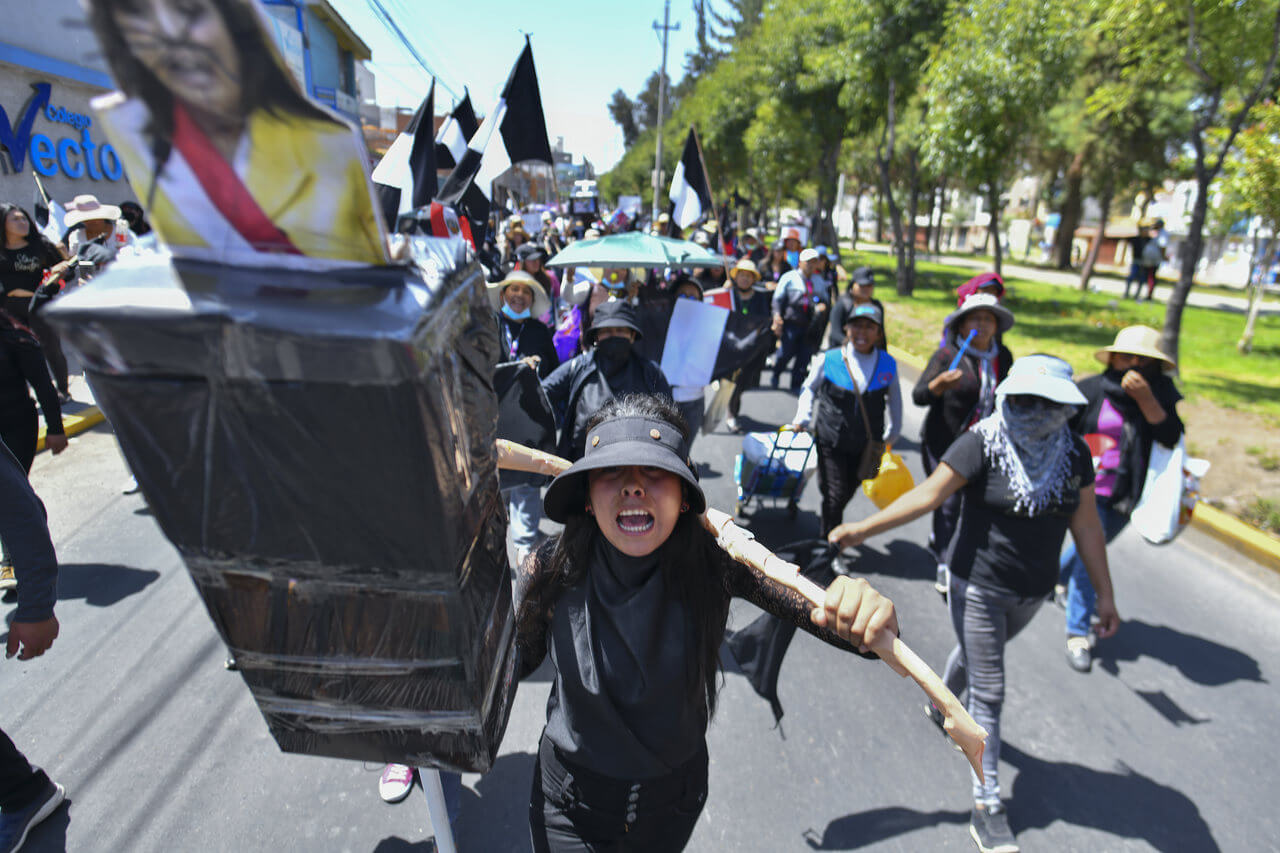 Peruanos protestam contra presidente