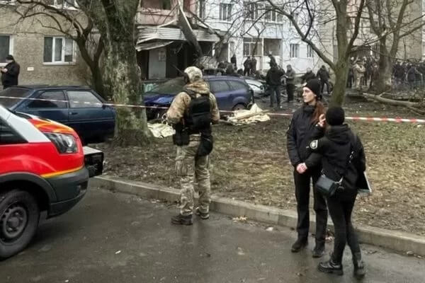 Helicóptero caiu no subúrbio de Kiev nesta quarta-feira (18)