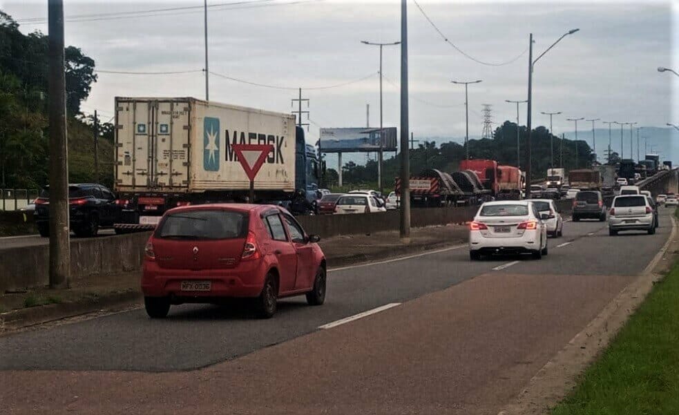 Fila na BR-101 em Joinville