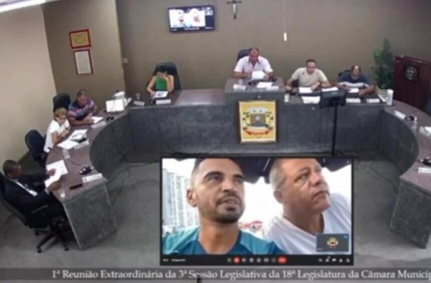 Vereadores entram em sessão da praia