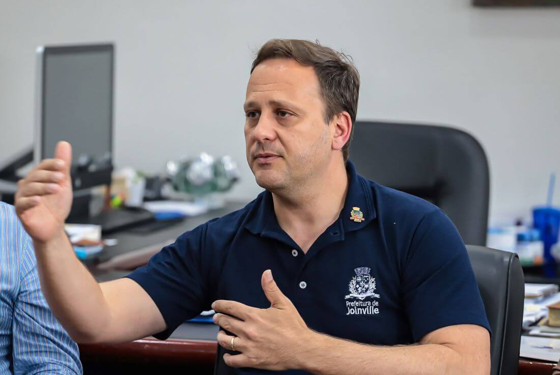 Adriano Silva enviou projetos à Câmara para unificar leis sobre transporte coletivo