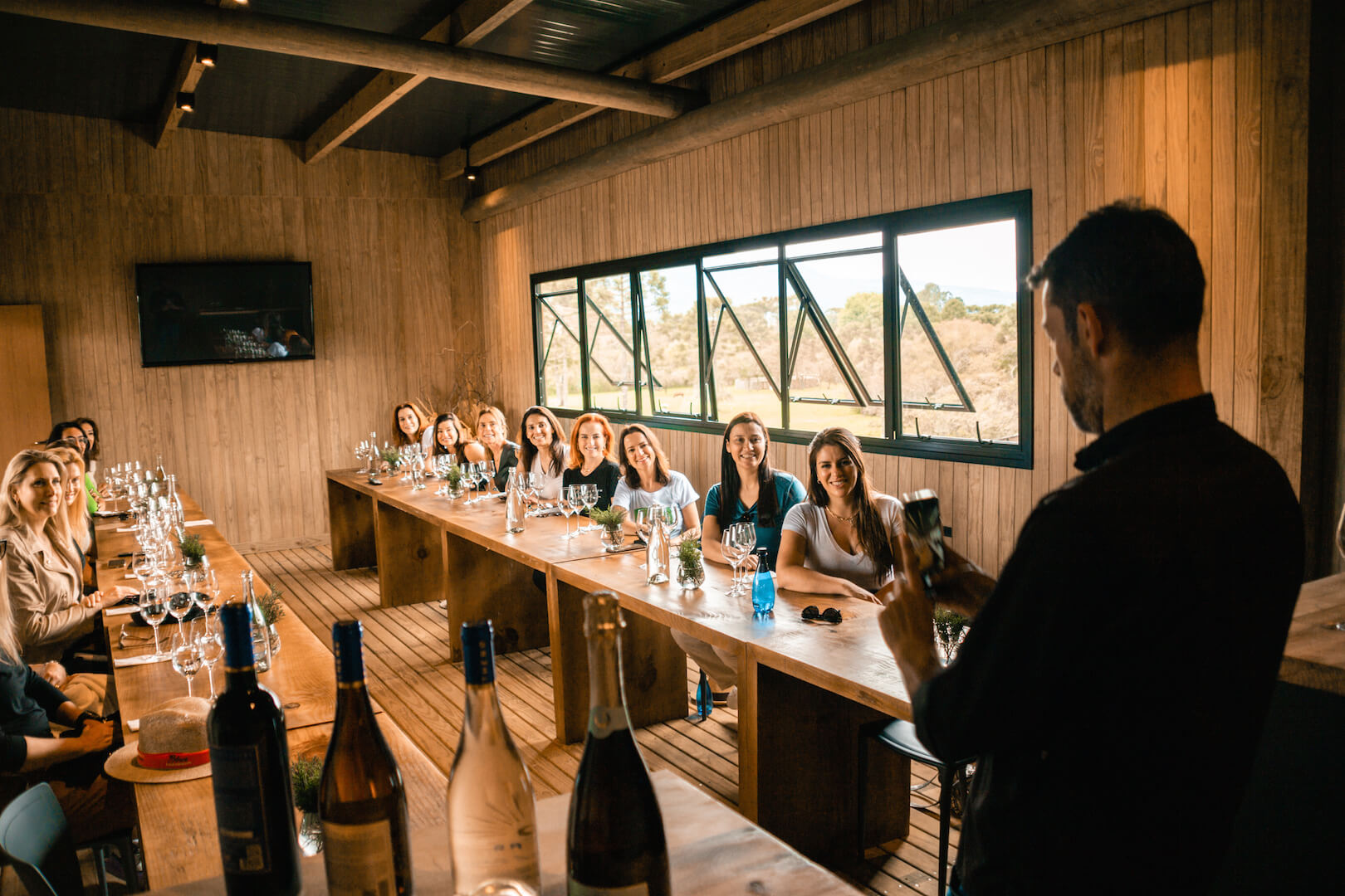 Degustação de vinhos está entre as atividades oferecidas no local