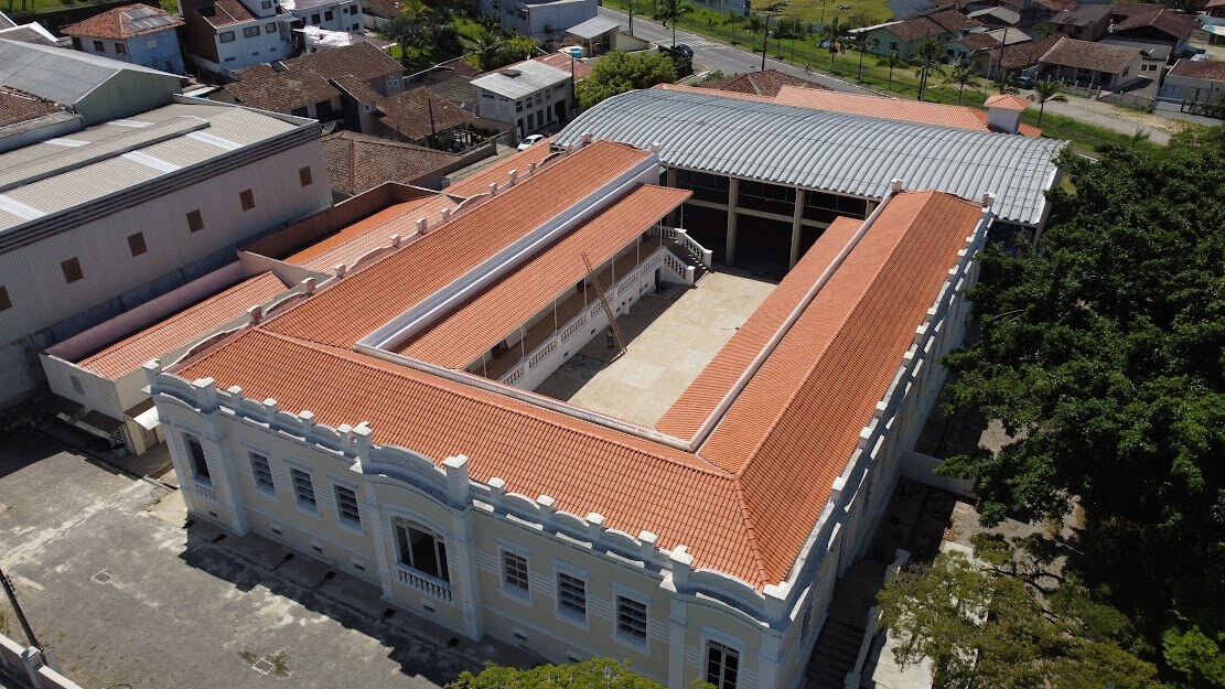 Primeira escola de São Francisco, colégio Felipe Schmidt foi construído em 1918