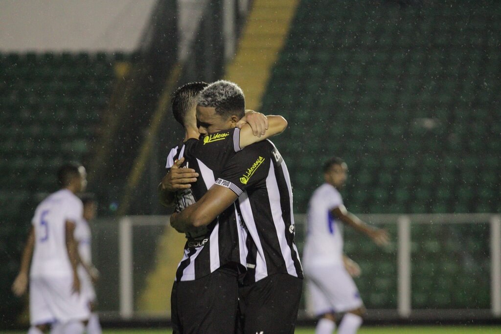Figueirense goleou o Barra em grande atuação no Orlando Scarpelli