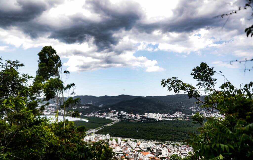 Tempo nuvens e calor