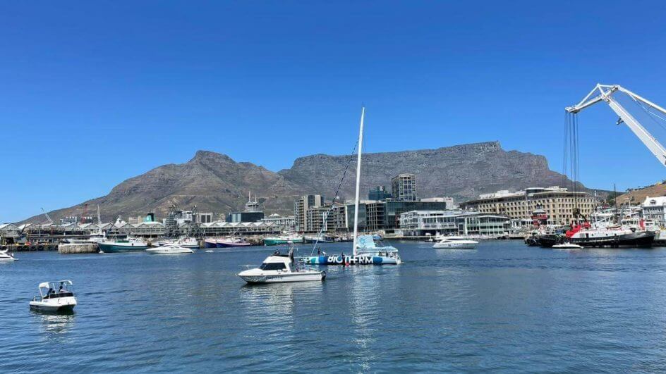 Barcos iniciam etapa da prova rumo ao Brasil