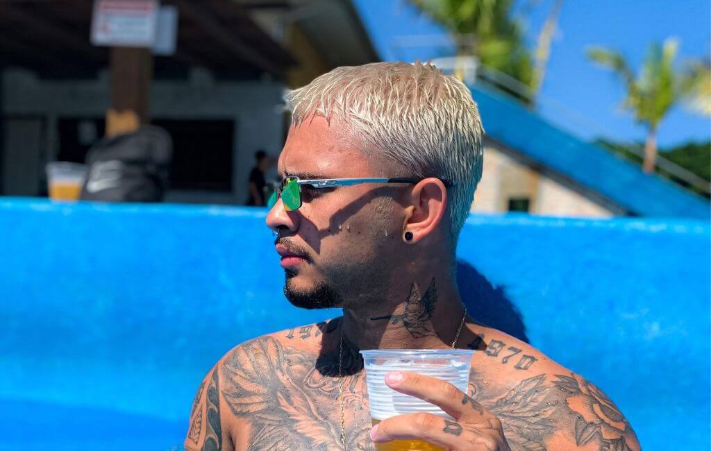 Adrian Bernardo foi enterrado nesta segunda-feira (27)