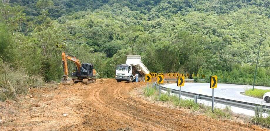 No sábado, houve etapa para preparação da barreira de contenção na SC-418