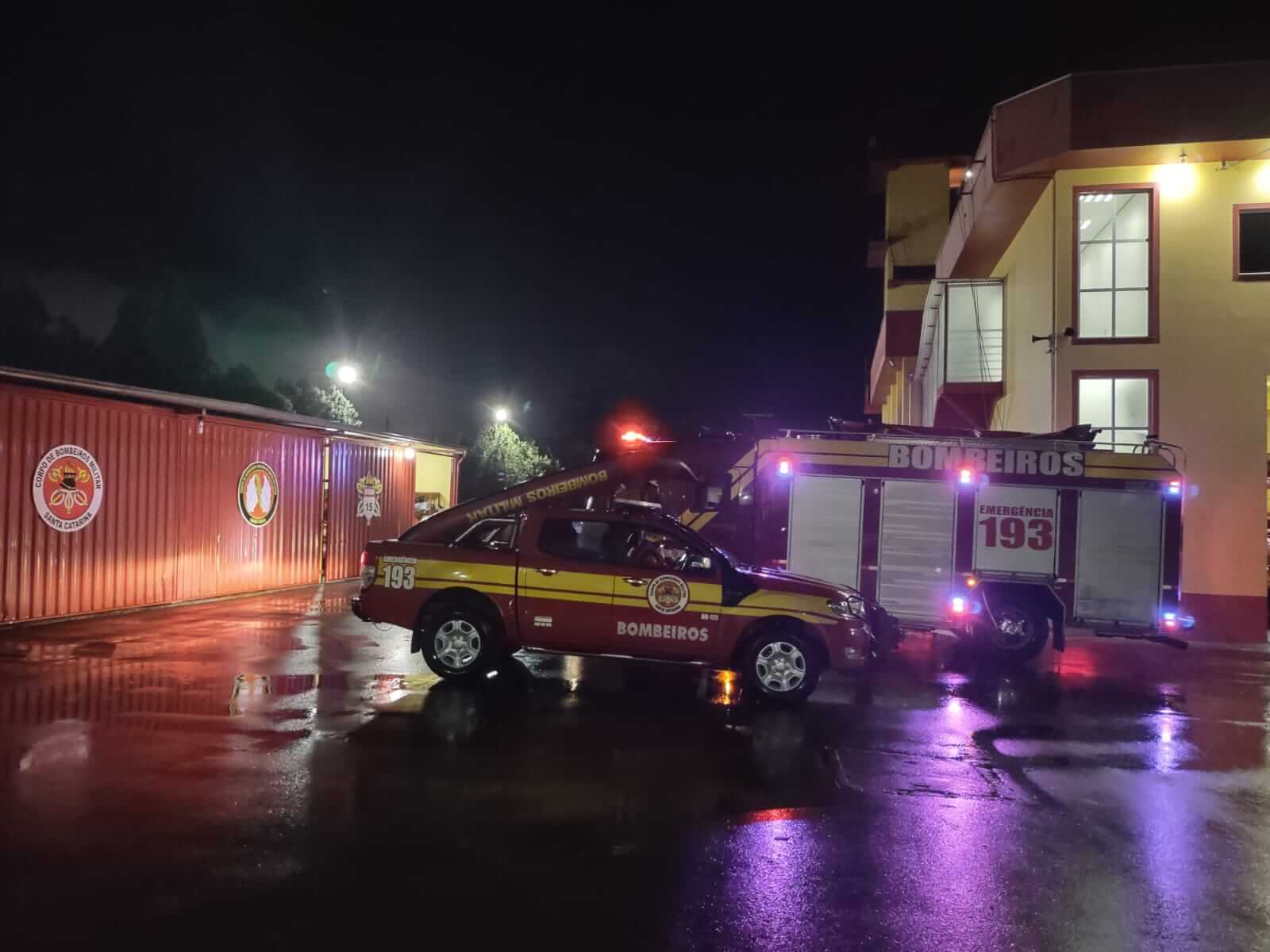 Forte chuva provocou alagamentos em Rio do Sul na noite de sexta-feira (10)