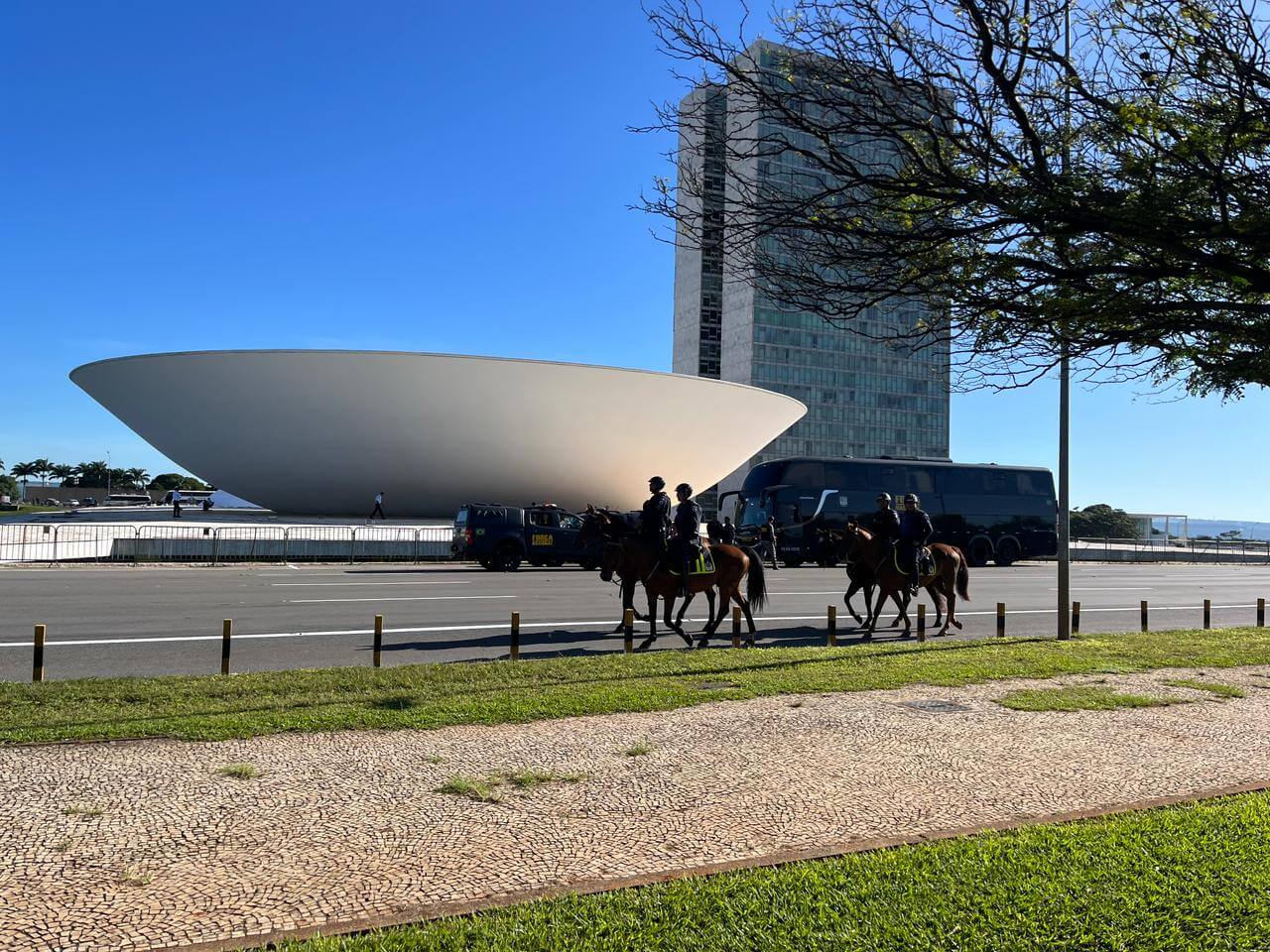 Segurança conta com cavalaria, choque e policiamento com motos