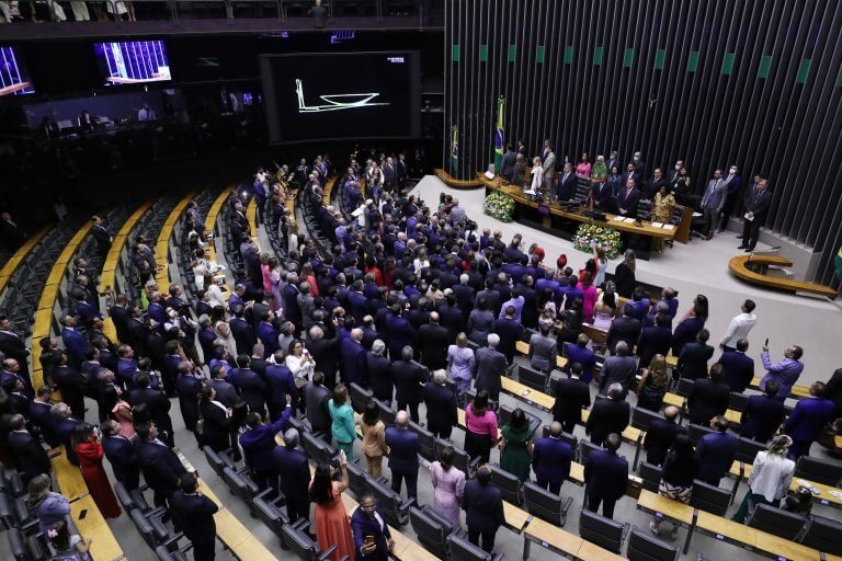 Deputados são empossados em Brasília nesta quarta-feira (1º)
