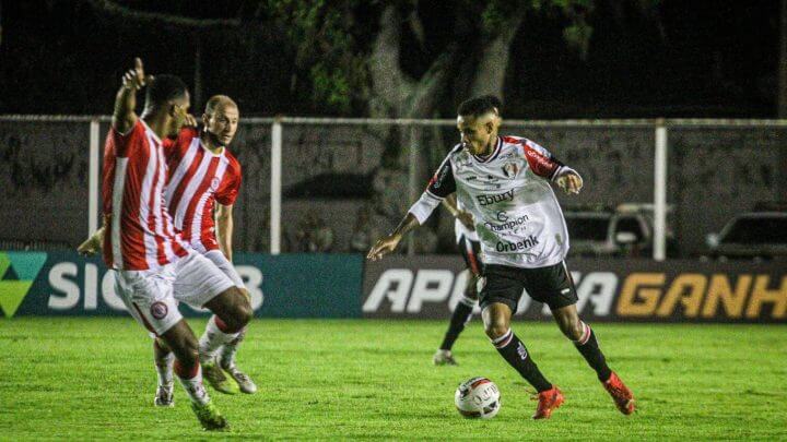 Joinville perde e se complica