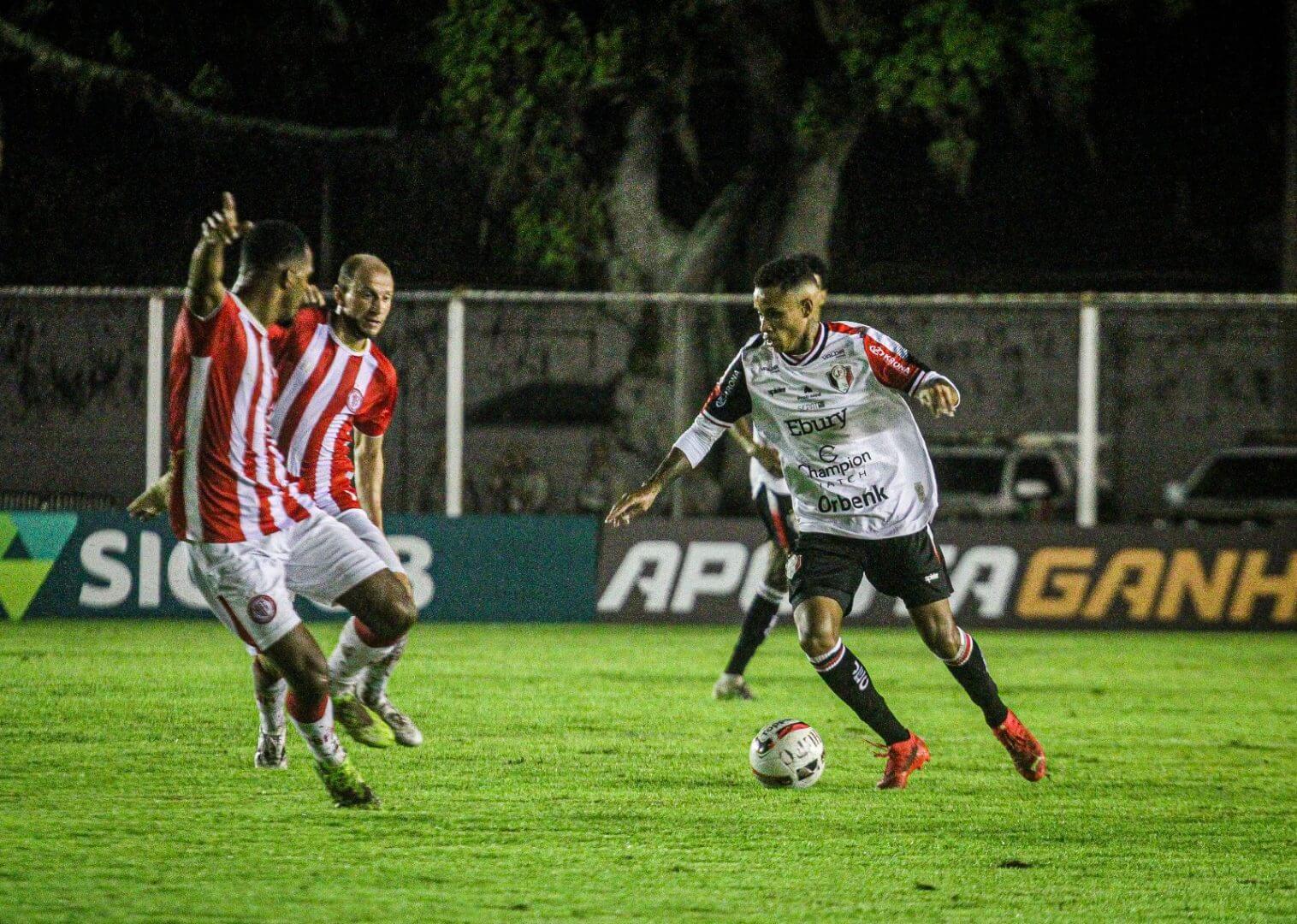 Joinville perde e se complica