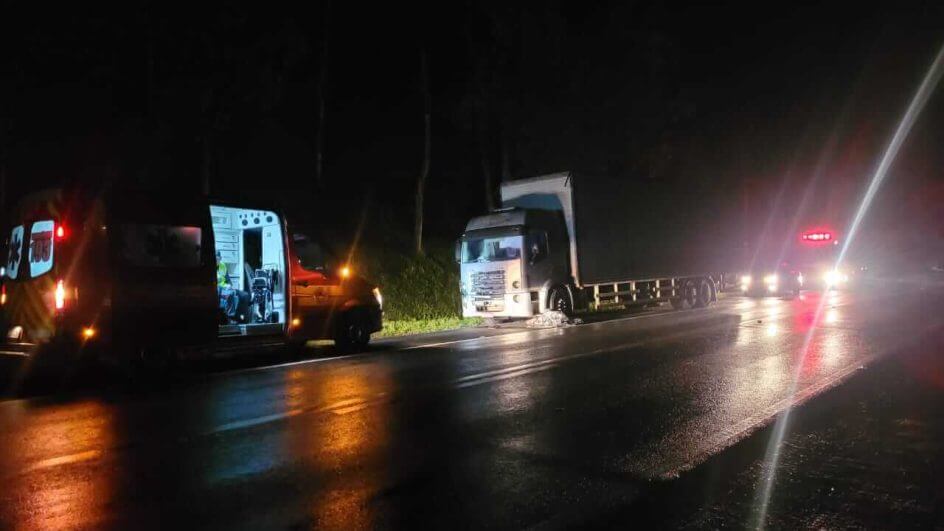 Acidente aconteceu na noite desta sexta-feira (24)