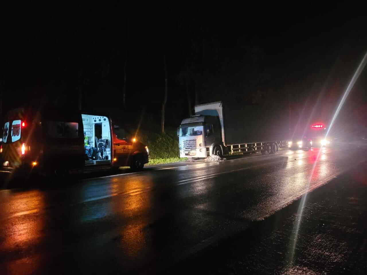 Acidente aconteceu na noite desta sexta-feira (24)