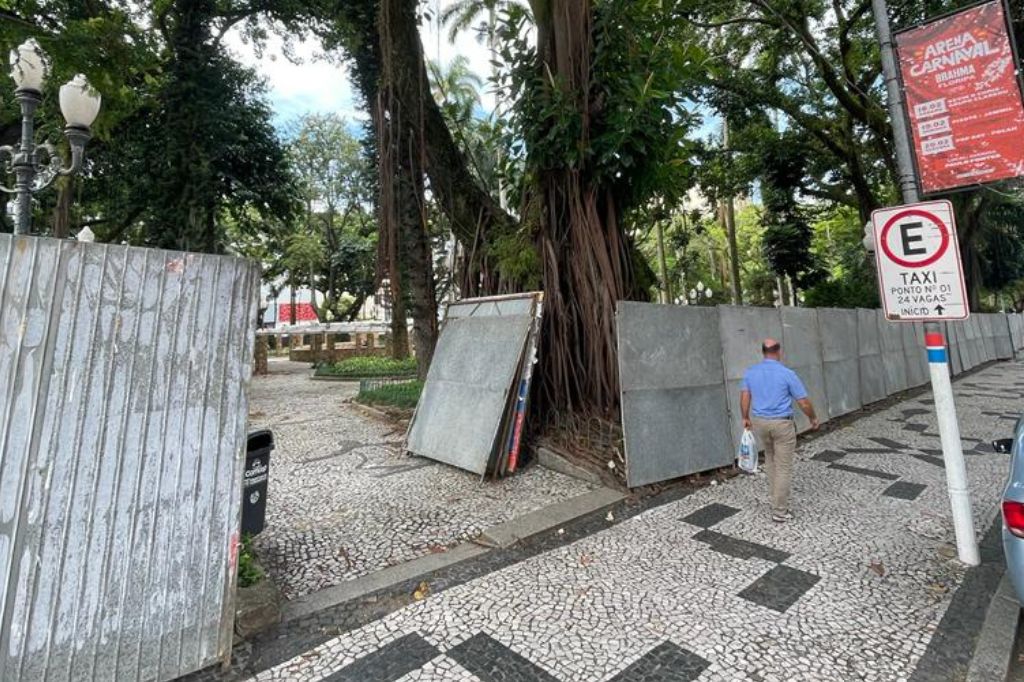 Praça XV cercada para o Carnaval em Florianópolis